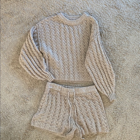 Blu Pepper cable knit sweater and shorts set - Picture 2 of 8